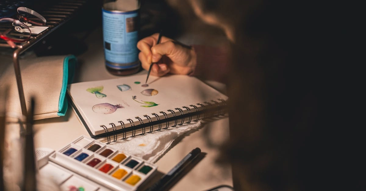 Энергичные техники рисования акварелью с кистями и красками